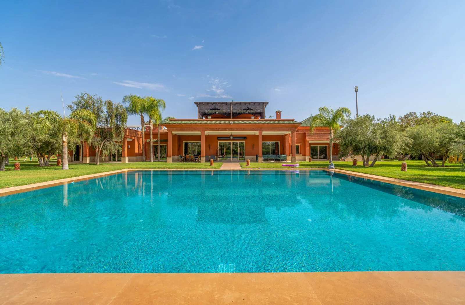 Contemporary 5-bedroom villa on a large plot – Route de Ouarzazate