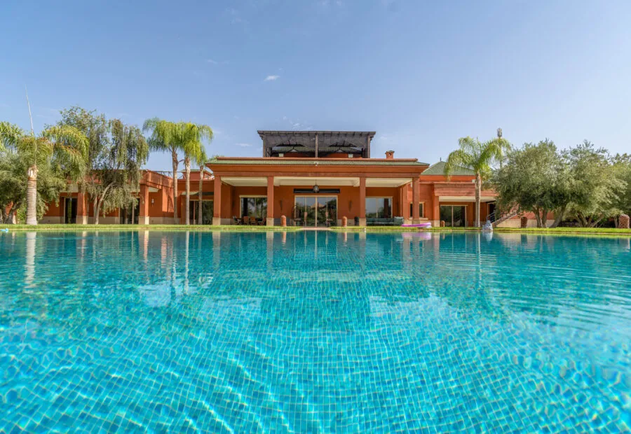Villa contemporaine 5 chambres sur grand terrain – Route de Ouarzazate