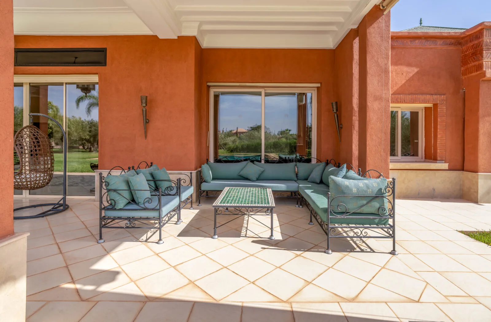 Contemporary 5-bedroom villa on a large plot – Route de Ouarzazate