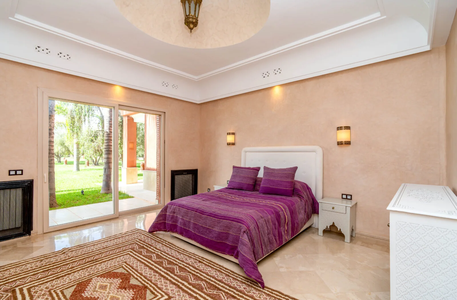 Contemporary 5-bedroom villa on a large plot – Route de Ouarzazate