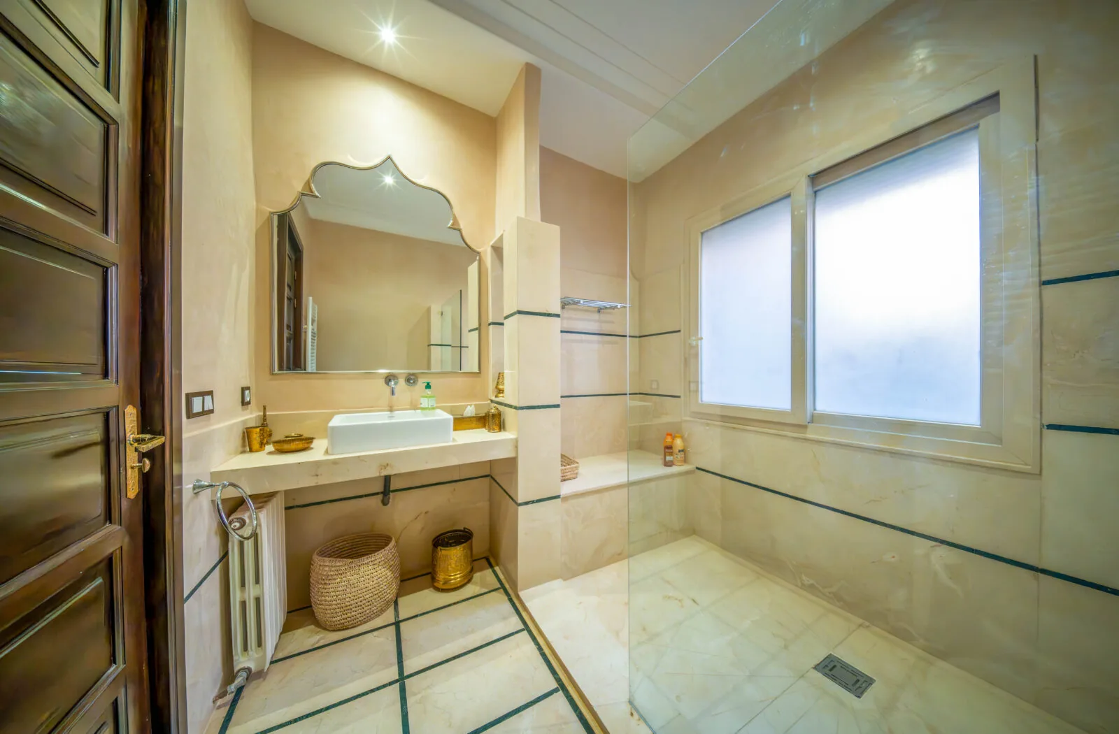 Contemporary 5-bedroom villa on a large plot – Route de Ouarzazate