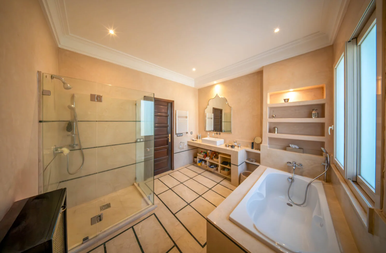Contemporary 5-bedroom villa on a large plot – Route de Ouarzazate