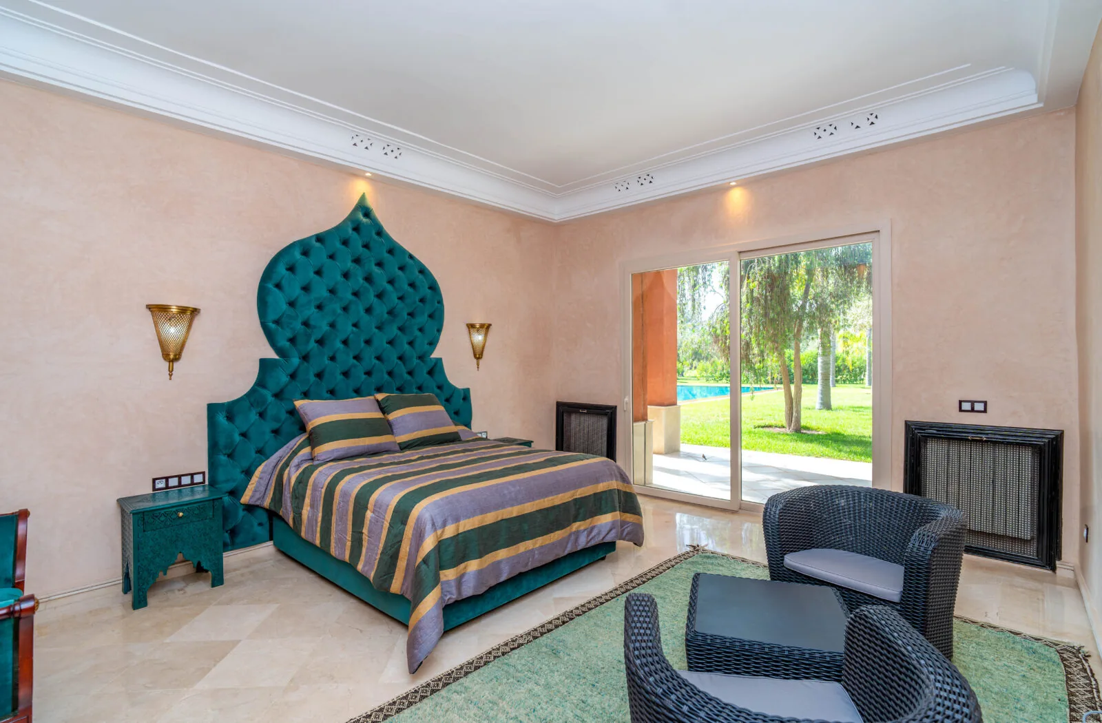 Contemporary 5-bedroom villa on a large plot – Route de Ouarzazate