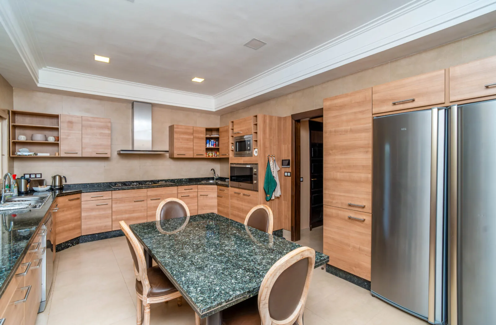 Contemporary 5-bedroom villa on a large plot – Route de Ouarzazate
