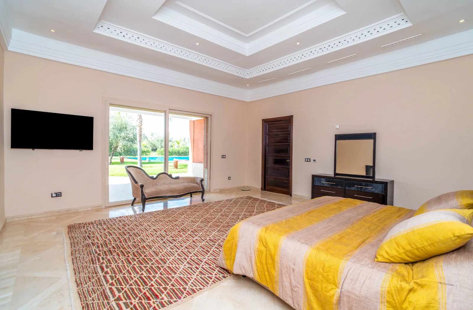 Contemporary 5-bedroom villa on a large plot – Route de Ouarzazate
