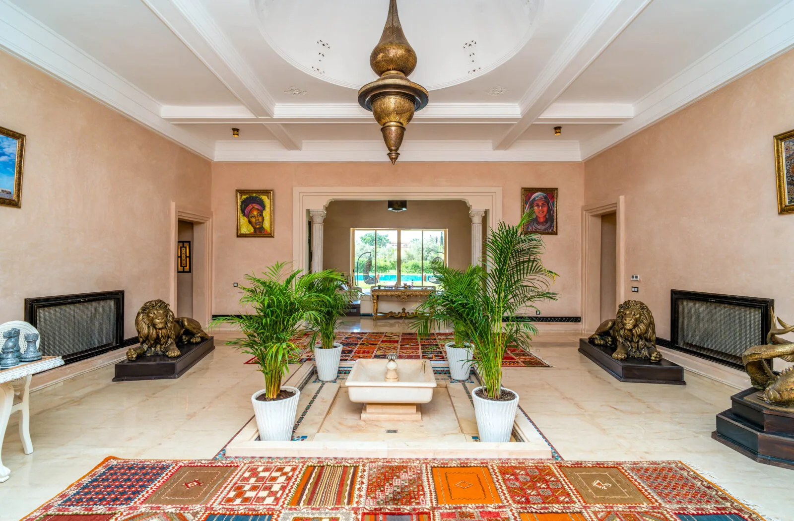 Contemporary 5-bedroom villa on a large plot – Route de Ouarzazate