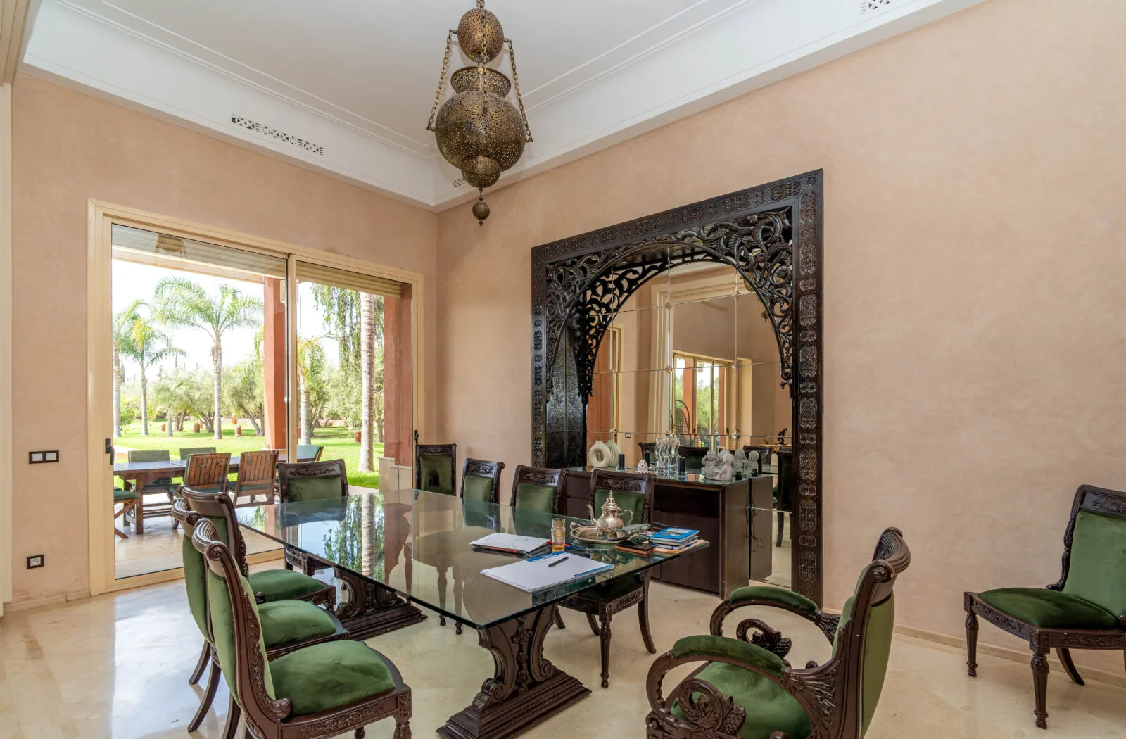 Contemporary 5-bedroom villa on a large plot – Route de Ouarzazate