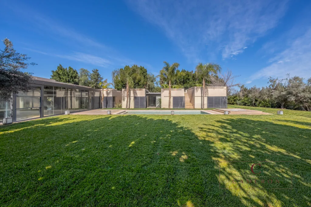 Single-storey villa on the front line of the golf course at Al Maaden