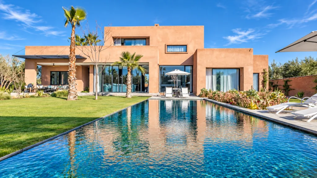 An exceptional villa set on 2,500 m² – Route de l’Ourika, Marrakech.