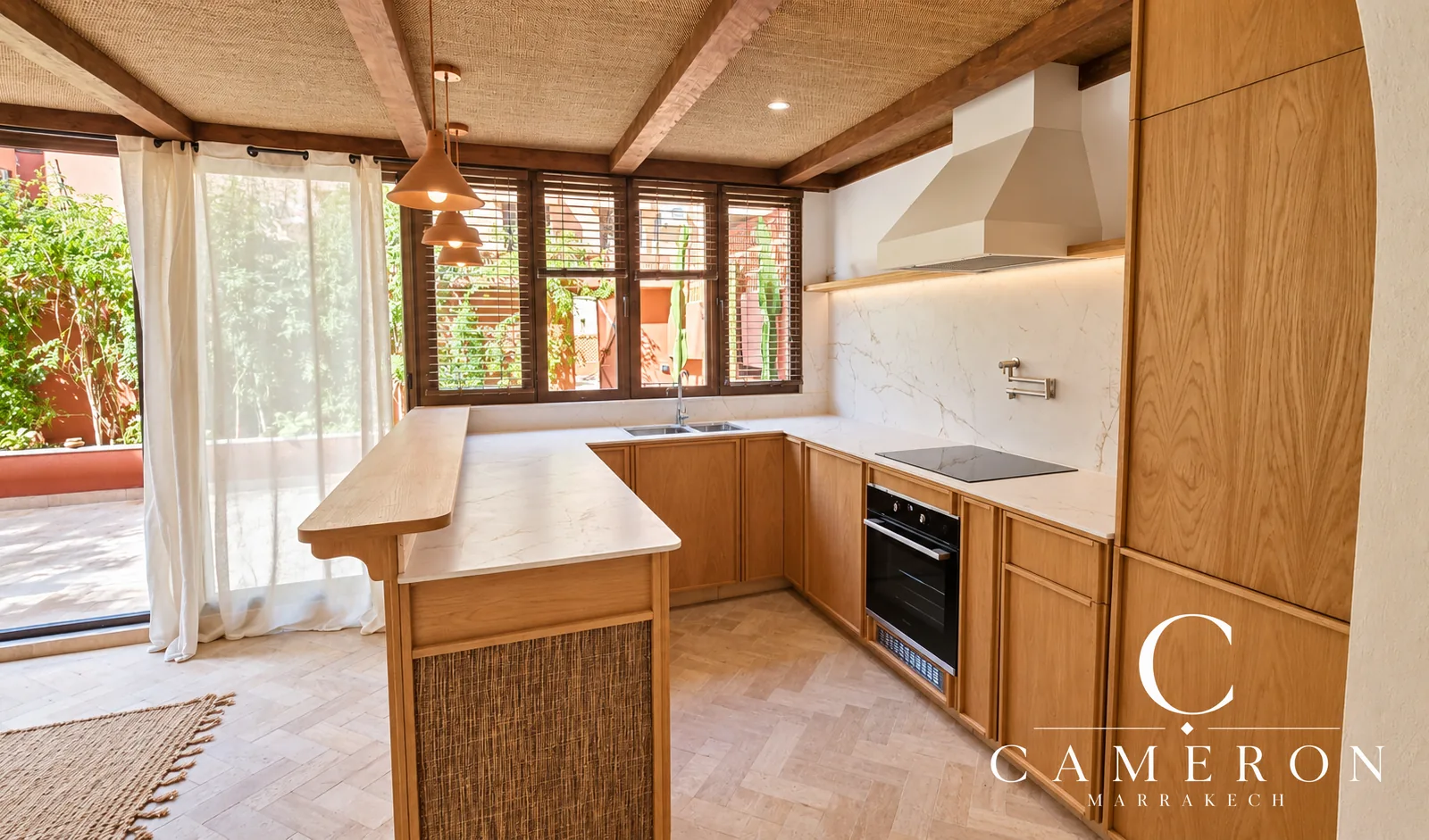 Renovated flat with an 80 m² terrace and pool – Right in the heart of Guéliz