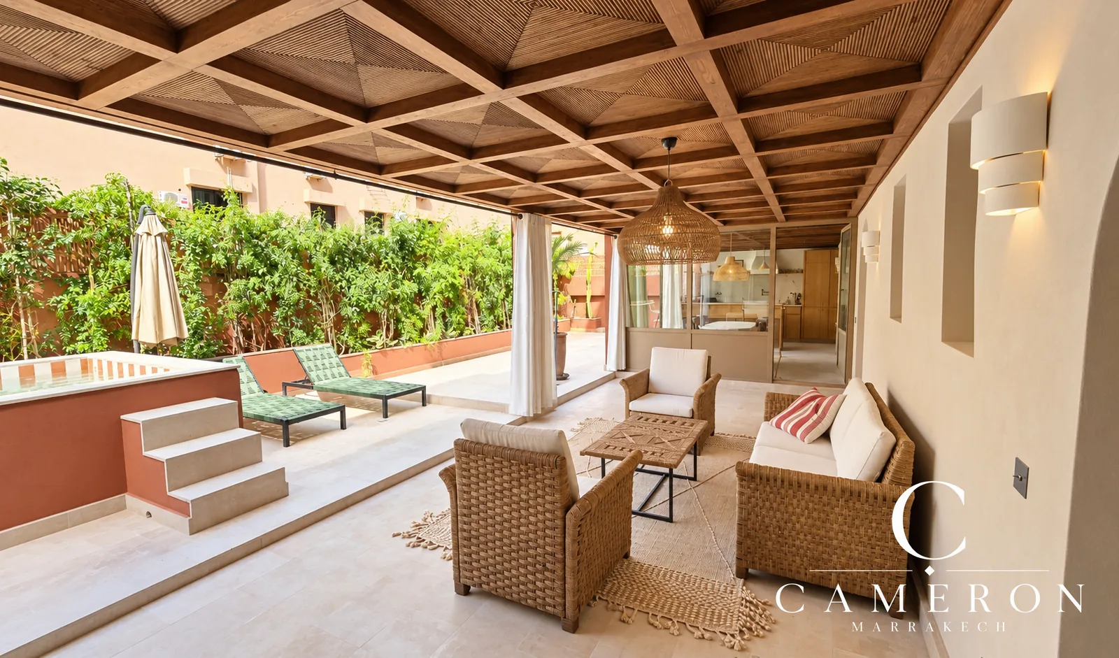 Renovated flat with an 80 m² terrace and pool – Right in the heart of Guéliz