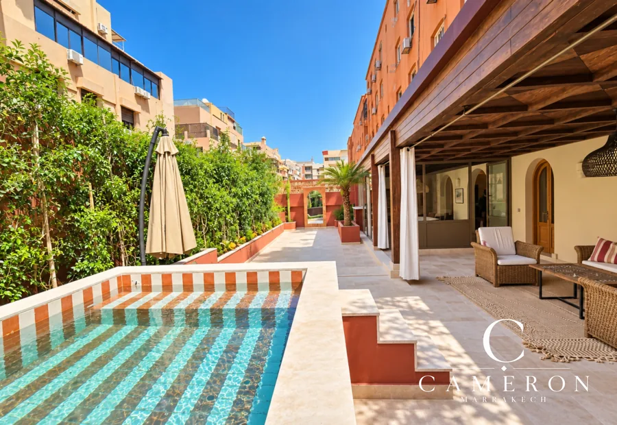 Appartement rénové avec 80 m² de terrasse et bassin – Hyper-centre Guéliz