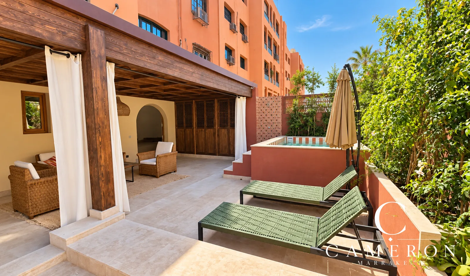 Renovated flat with an 80 m² terrace and pool – Right in the heart of Guéliz