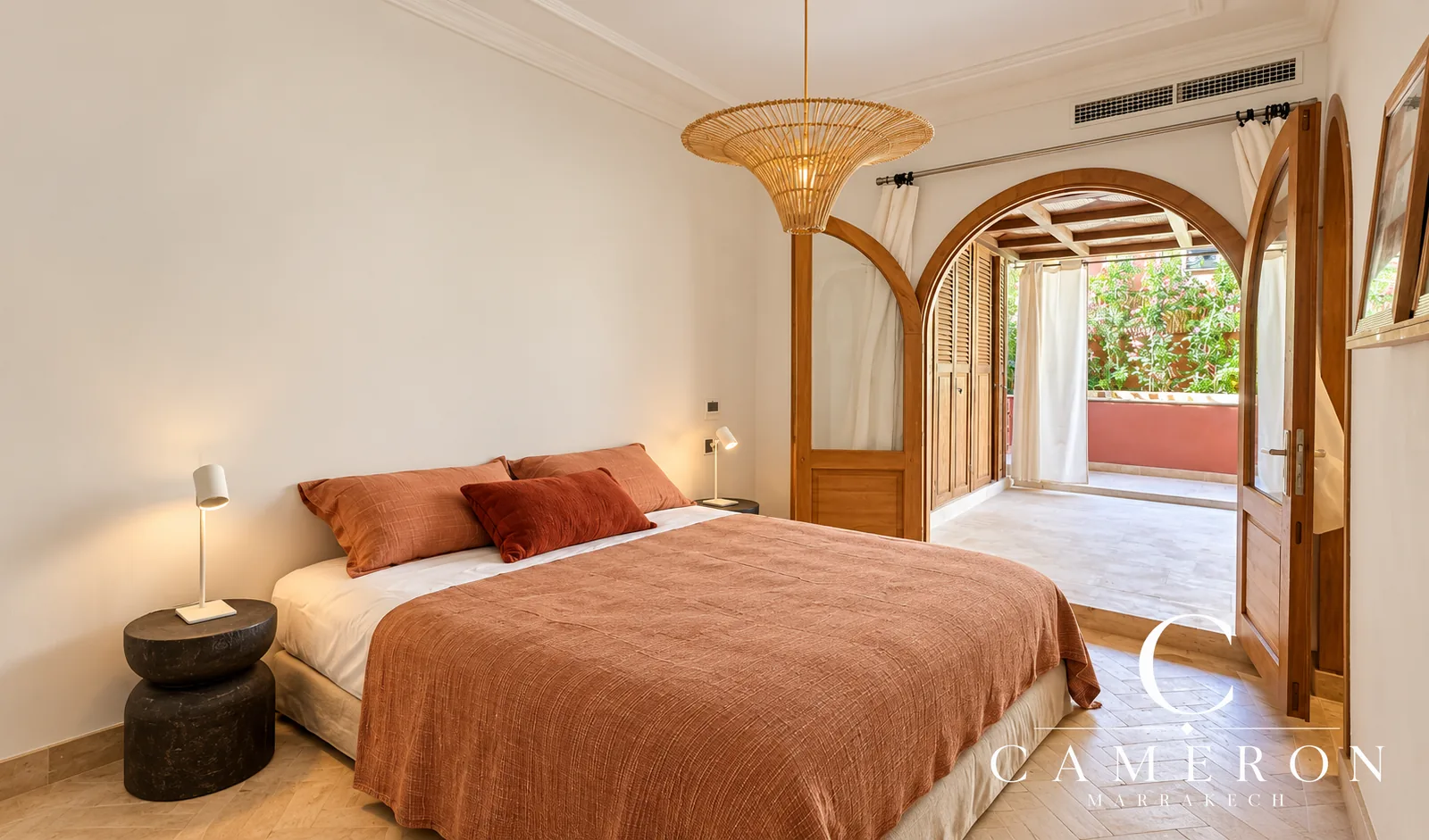 Renovated flat with an 80 m² terrace and pool – Right in the heart of Guéliz