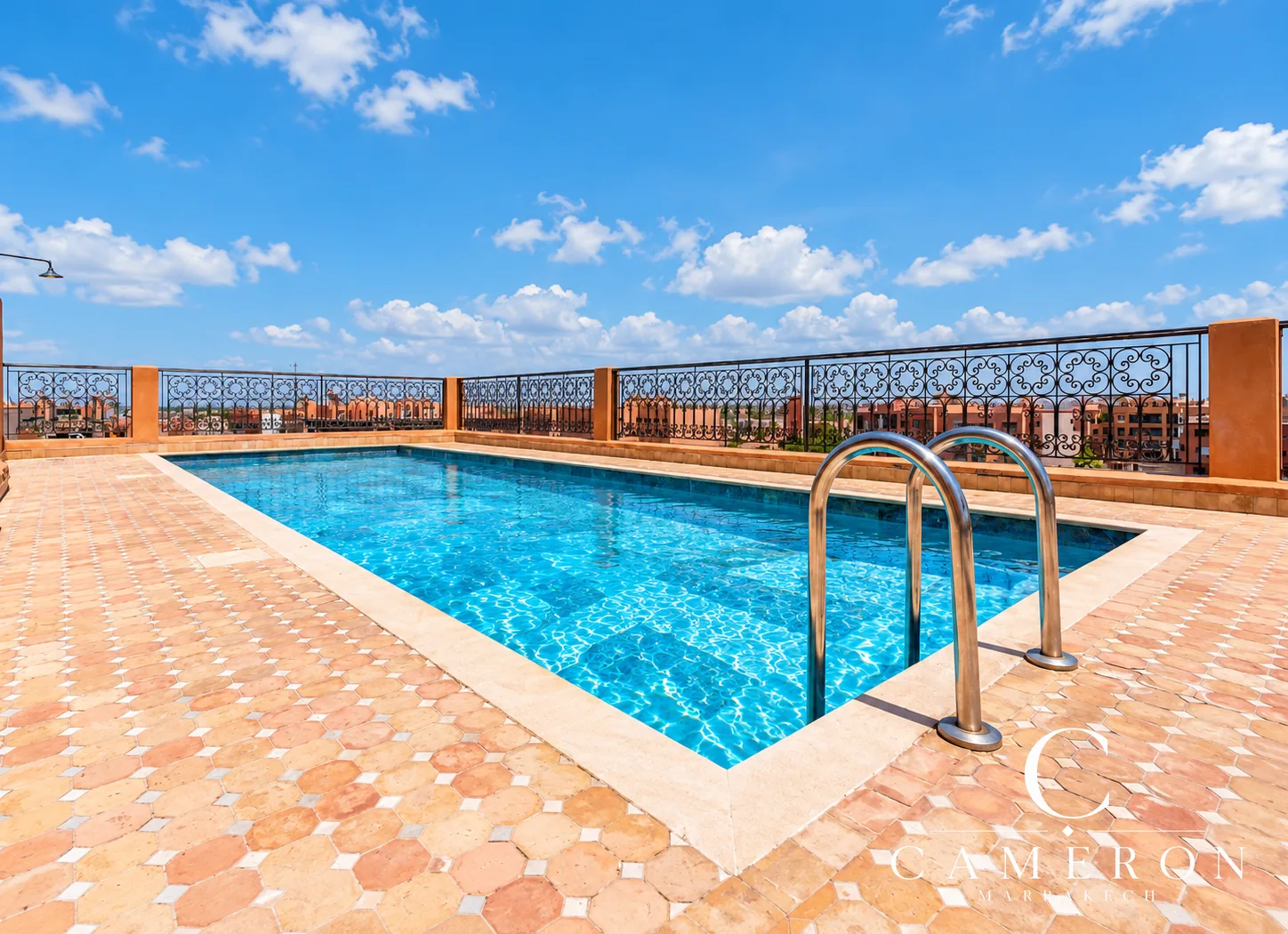 Appartement 2 chambres, 5e étage avec terrasse et piscine sur le toit – Hypercentre Guéliz, Marrakech